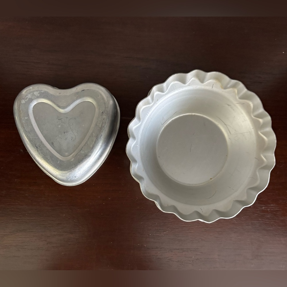 ❤️A SET OF 4 VINTAGE ALUMINUM BAKEWARE PANS